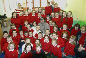 Tom Hanway with the children of the Gailscoil